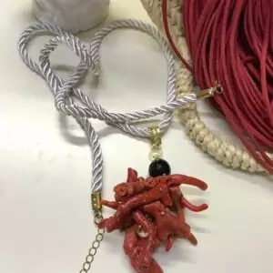 Ciondolo siciliano, corallo rosso di trapani, onice. collana siciliana.ç