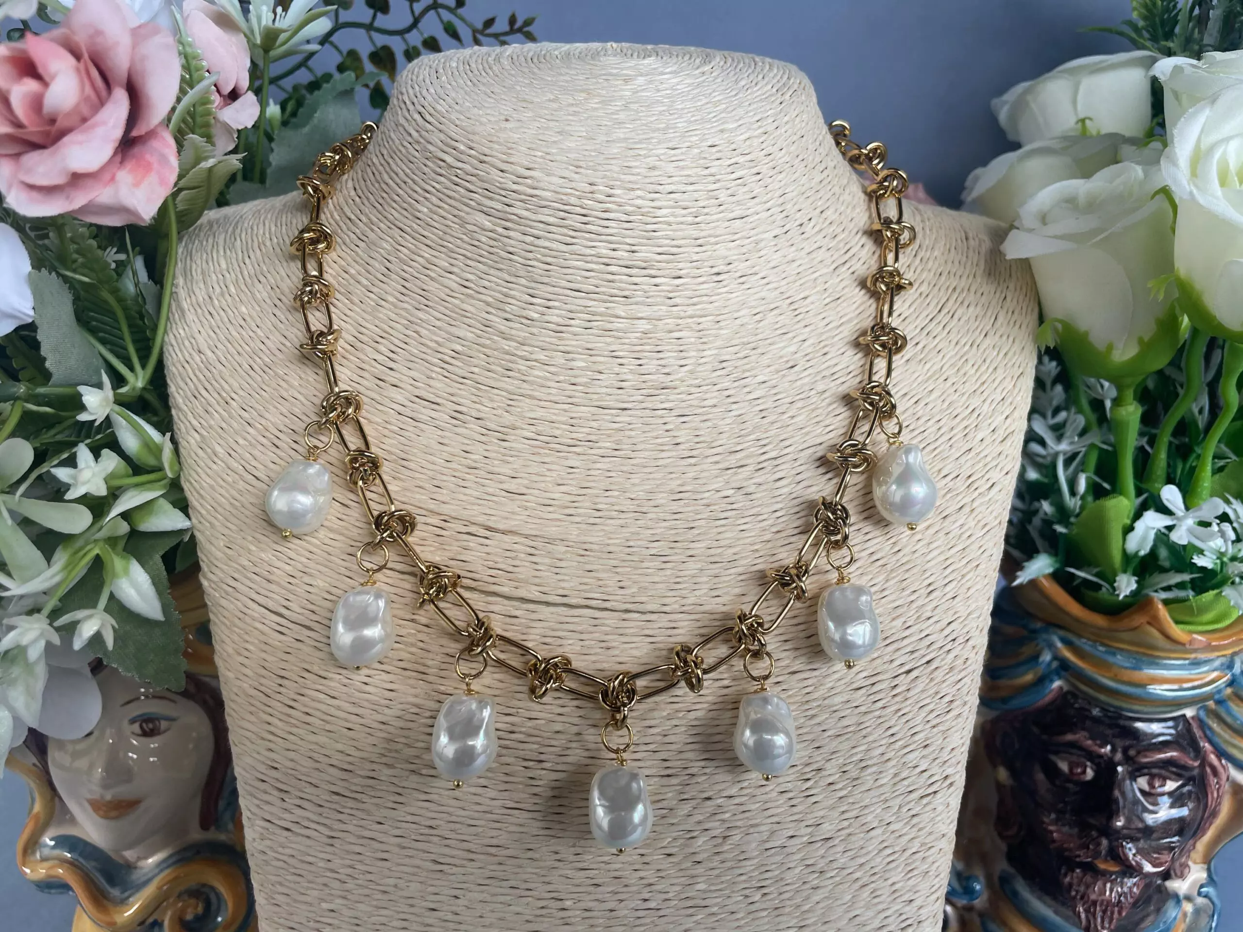 Collana con catena in acciaio inox, oro, girocollo con perle barocche, collana boho, collana vintage, stile y2k, regalo per lei. =